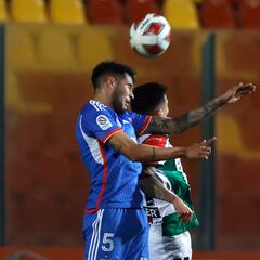 Es uno de los jugadores más cuestionados de la U, pero lo quieren desde el extranjero