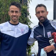 Valdivia sorprende y entrena con equipo de Primera División