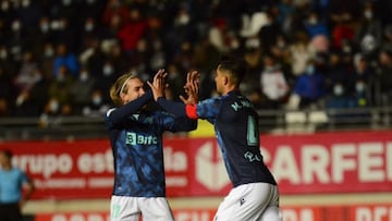 Marcos Muro celebra su gol con &Aacute;lvaro Jim&eacute;nez.