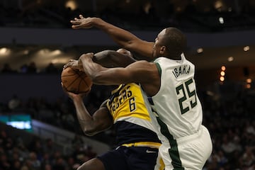 Serge Ibaka con Milwaukee Bucks