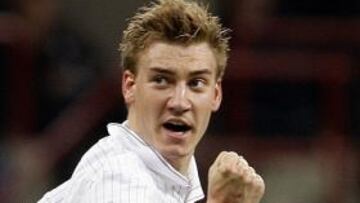 Bendtner: "Messi no está acostumbrado al fútbol que hace el Arsenal"