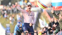 Van der Poel es pentacampeón tras un esprint apoteósico ante Van Aert