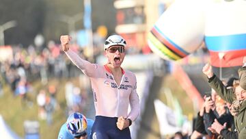 Van der Poel es pentacampe車n tras un esprint apote車sico ante Van Aert