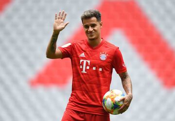 Coutinho en el Allianz Arena durante su presentación. 