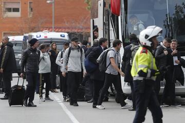 Llegada del Real Madrid al hotel de concentración en Barcelona. En la foto, Gareth Bale tras bajar del autobús. 
