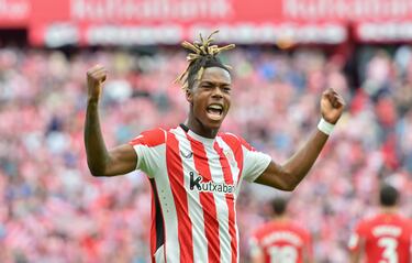 El pequeño de los hermanos es un gigante. Aunque lo que hace es complicadísimo, parece fácil. Su primer gol es una delicia, tras sortear a todos lo rivales, su disparo es un pase a la red.