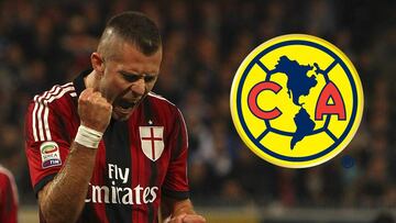 Jérémy Ménez vigila el vuelo del América