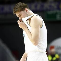 Luka Doncic se tuerce un tobillo antes de viajar a Moscú