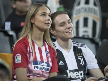 Seguidores de ambos conjuntos en el Friends Arena. 