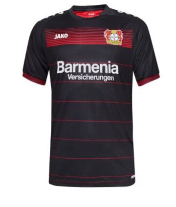 La  nueva indumentaria del Bayer Leverkusen y que usará Javier Hernández. Cabe destacar que cambió de patrocinador; dejó Adidas para firmar con Jako.