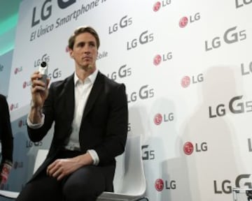 Fernando Torres presenta el nuevo smartphone de LG