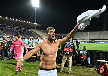 Los jugadores del Betis celebran el pase a su primera final europea tras finalizar el encuentro.
