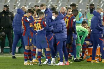 Leo Messi y Jordi Alba momentos antes de comenzar la próroga.