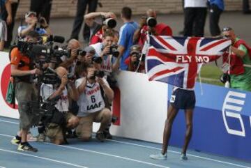 El británico Mo Farah celebrando la victoria en los 10.000 metros masculinos