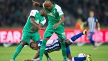 (EMBARGO CONDITIONS - ATTENTION: Due to the accreditation guidelines, the DFL only permits the publication and utilisation of up to 15 pictures per match on the internet and in online media during the match.) (Alemania) EFE/EPA/ANNEGRET HILSE (EMBARGO CONDITIONS - ATTENTION: Due to the accreditation guidelines, the DFL only permits the publication and utilisation of up to 15 pictures per match on the internet and in online media during the match.)