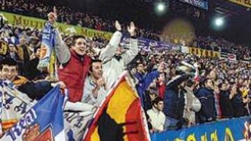 <b>A POR TODAS</B>. La afi ción del Real Zaragoza invadirá Montjuïc.