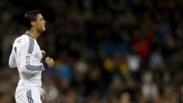  El delantero portugu&eacute;s del Real Madrid Cristiano Ronaldo, durante el partido frente al Valencia de ida de cuartos de final de la Copa del Rey, que se juega esta noche en el estadio Santiago Bernab&eacute;u. 
 