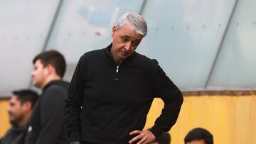 Futbol, Universidad Catolica vs Deportes La Serena
Fecha 12, Liga de Primera 2025
El entrenador de Universidad Catolica Tiago Nunes es fotografiado durante el partido de primera division contra Deportes La Serena disputado en el estadio Santa Laura en Santiago, Chile.
25/05/2025
Felipe Zanca/Photosport
Football, Universidad Catolica vs Deportes La Serena
12th turn, Division League 2025
Universidad CatolicaÕs head coach Tiago Nunes is pictured during the first division match against Deportes La Serena held at the Santa Laura stadium in Santiago, Chile.
25/05/2025
Felipe Zanca/Photosport