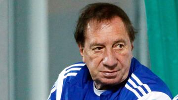 Carlos Bilardo salió de terapia intensiva y sigue en observación