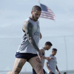 Cardona y Villa, titulares en práctica de fútbol de Boca