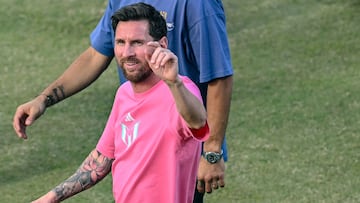 Argentina's footballer Lionel Messi waves to fans during his GOAT Tour at the Arun Jaitley Stadium in New Delhi on December 15, 2025. The 38-year-old Argentina and Inter Miami superstar Messi, along with his Inter Miami teammates Luis Suarez and Rodrigo de Paul, are part of a so-called GOAT Tour of a cricket-crazy nation. (Photo by Sajjad HUSSAIN / AFP)