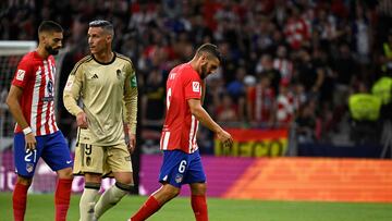 Atletico Madrid's Spanish midfielder #06 Koke injured leaves the pitch during the Spanish Liga football match between Club Atletico de Madrid and Granada FC at the Wanda Metropolitano stadium in Madrid on August 14, 2023. (Photo by JAVIER SORIANO / AFP)