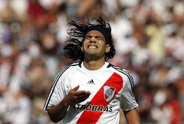 En el año 2001, Radamel fue fichado por el River Plate de Argentina por la suma de 500.000 dólares y es uno de los del once que más ha triunfado en el continente europeo.

