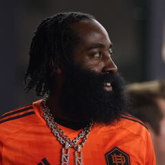 Máxima presión para los Sixers: Harden se salta la presentación