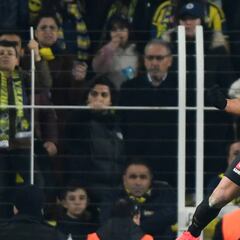 Falcao, goleador en Turquía con su pierna menos hábil