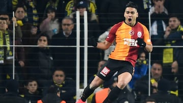 Falcao, goleador en Turquía con su pierna menos hábil