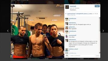 Neymar, Alves y Adriano presumen de abdominales