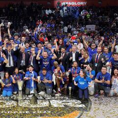 El Efes repite corona y acaba con el sueño de la Undécima