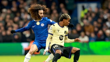 Lamine, ante Cucurella.