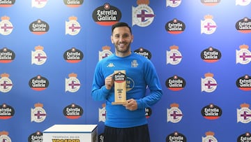Lucas Pérez recibió el premio Jugador Estrella Galicia de enero en el Deportivo.