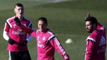 Chicharito, en un entrenamiento del Madrid.