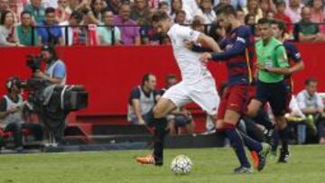 Gran pitada a Piqué en Sevilla