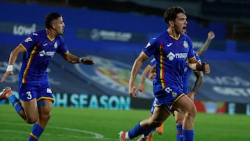 GETAFE, 31/10/2025.- Los jugadores del Getafe celebran el primer gol del equipo madrileño durante el encuentro correspondiente a la jornada 11 de Laliga EA Sports que disputan hoy viernes en el Coliseum de Getafe. EFE / Juanjo Martín.