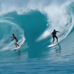 La crudeza del surf: Kelly Slater cede una ola perfecta a un niño y otro se la roba