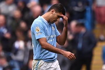 Rodri Hernández, jugador del Manchester City, se lamenta durante un partido.