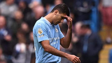 Rodri Hernández, jugador del Manchester City, se lamenta durante un partido.