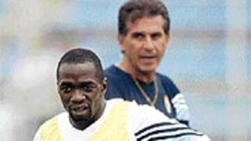 <b>LUZ AL FINAL DEL TÚNEL</B>. Makelele se sentía en la sesión de ayer con un pie y medio en el Chelsea.