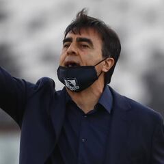 La explicación de Quinteros por el inusual esquema albo: 5 delanteros y triple 9