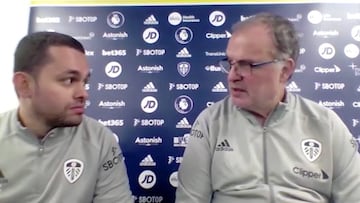 La corrección de Bielsa a su traductor en pleno directo