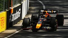 MONTREAL, QUEBEC - JUNE 17: Max Verstappen of the Netherlands driving the (1) Oracle Red Bull Racing RB18 on track during practice ahead of the F1 Grand Prix of Canada at Circuit Gilles Villeneuve on June 17, 2022 in Montreal, Quebec. (Photo by Minas Panagiotakis/Getty Images)