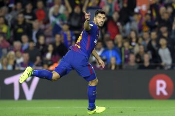 Luis Suarez celebrando el gol 5-0