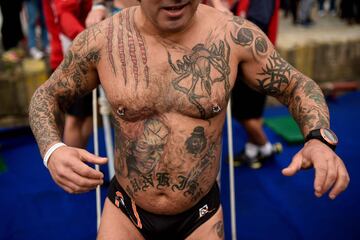 A participant sporting tatoos waits for taking part in the 108th edition of the 'Copa Nadal' (Christmas Cup) swimming competition in Barcelona's Port Vell on December 25, 2017.  
The traditional 200-meter Christmas swimming race gathered more than 300 participants on Barcelona's old harbour.   / AFP PHOTO / Josep LAGO