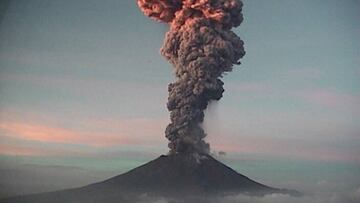 El momento de la explosión del Popocatépetl.