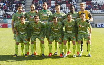 La Hoya Lorca presentó su segunda equipación de color verde en la que se simulaba la forma del brócoli. El equipo murciano, que acaba de ascender a Segunda, utilizó tal indumentaria durante la temporada 2014/15 en honor a uno de los productos estrella de la huerta murciana.