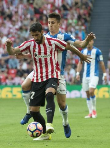 Actualmente juega en el Athletic de Bilbao desde agosto de 2015 como mediocentro ofensivo.