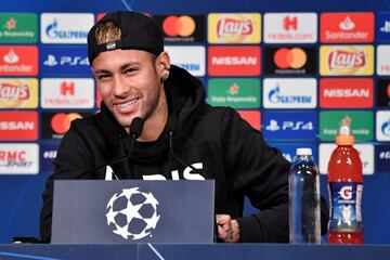 A pesar de que constantemente es criticado, el brasileño sonríe en todo momento dentro y fuera de las canchas.